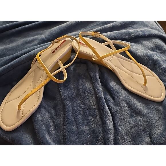 Prada Banana Yellow Thong Sandals Logo Worn Once 39 1/2 EU 9 US VTG Designer - Picture 6 of 8